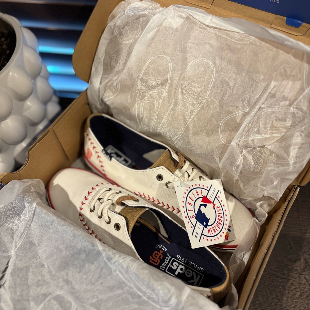 NWT Keds - San Francisco Giants Champion Canvas LaceUp Sneaker - Size 6 - Picture 2 of 12